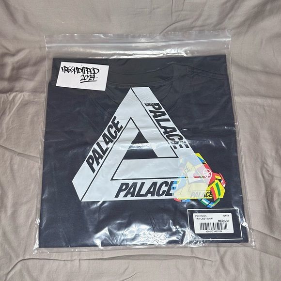 NWT 2021 PALACE TRI-FLAG MENS MEDIUM BLACK DEADSTOCK IN RETAIL ZIP-LOC - Picture 3 of 4